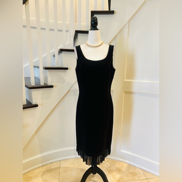 TAHARI 2-Piece Formal Dress Suit, Black Size 8 - Picture 4 of 13